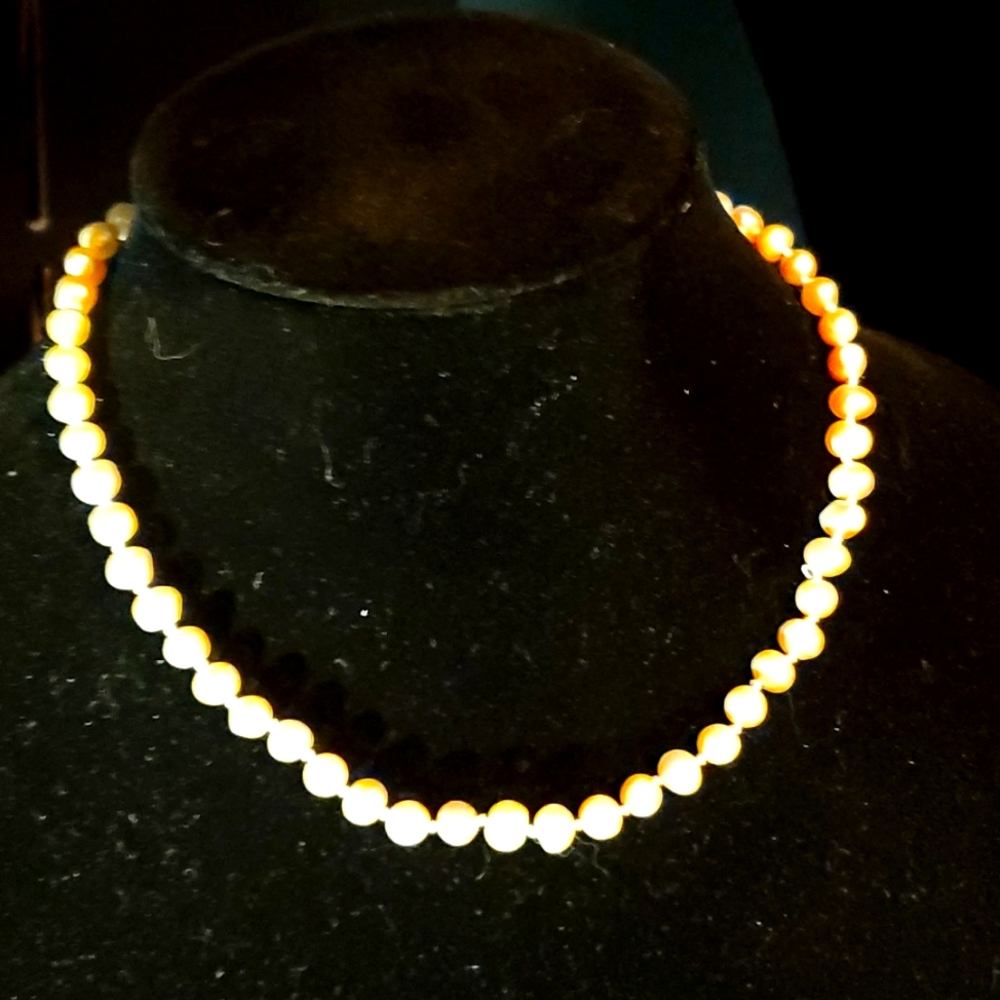 Real freshwater pearl necklace